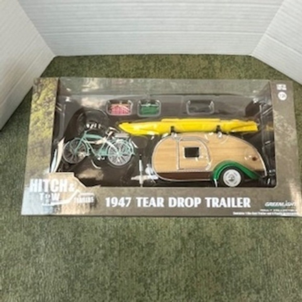 Greenlight Collectibles Hitch & Tow 1947 Tear Drop Trailer Kayak Bicycle Set